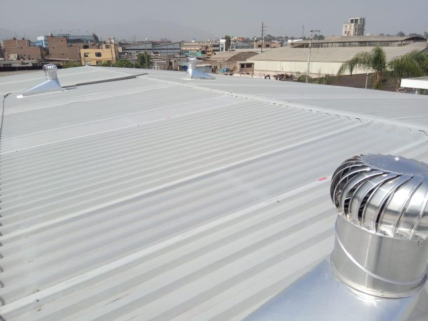 BAT – Distribuidora Jandy: Construcción de Almacén Autoportante de 600 posiciones Racks. Instalación de sistema eléctrico y sensores de humo. Instalación de eólicos. Reparación de losa con mortero epóxico autonivelante